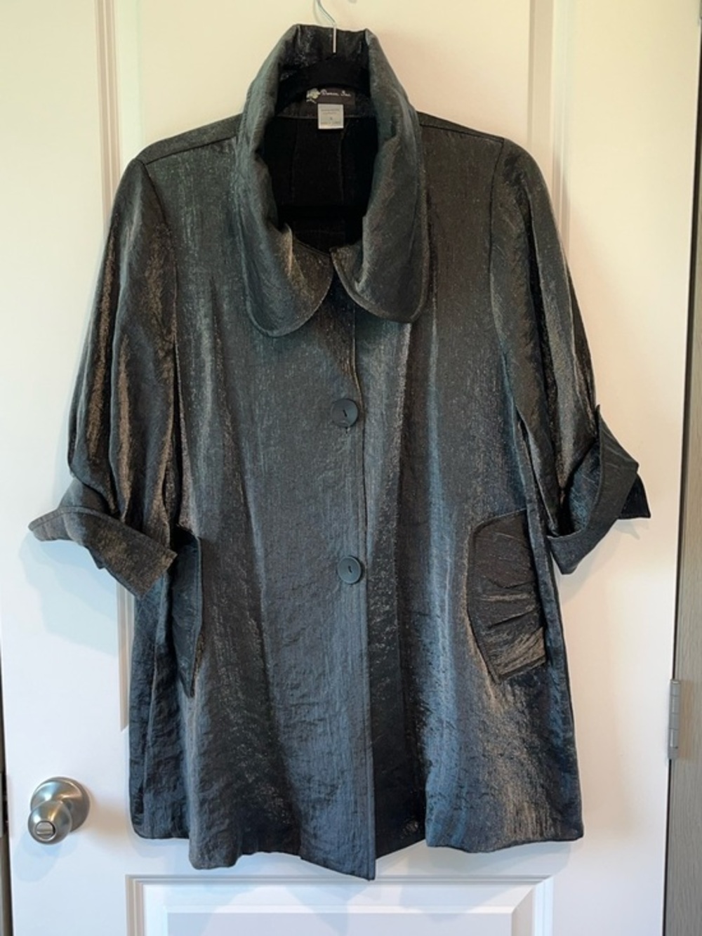 GORGEOUS Damee Inc Grey Pearlized Topper Jacket With Pockets Buttons Small